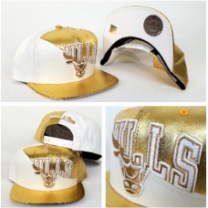 Exclusive Split White / Gold Mitchell & Ness Chicago Bulls snapback Hat  eb-55662164